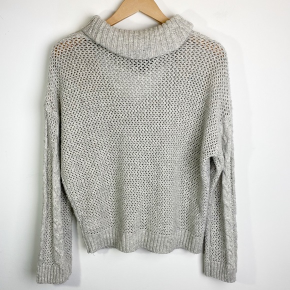 Urban Outfitters Turtleneck Knit Sweater Size S - Picture 4 of 6